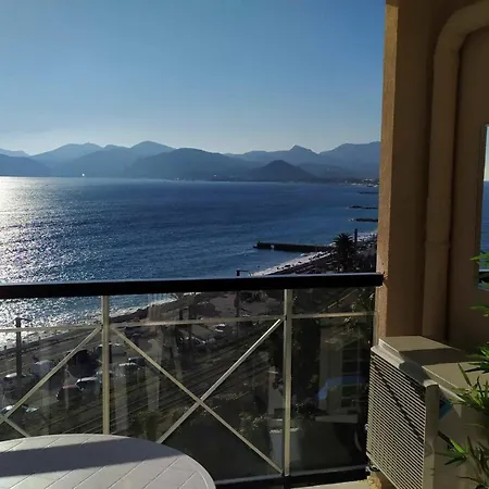 Apartment With Sea View And Balcony *